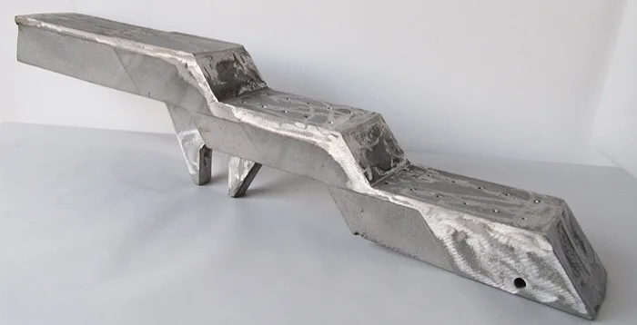 Stepped reciprocating grate bar for waste to energy boilers